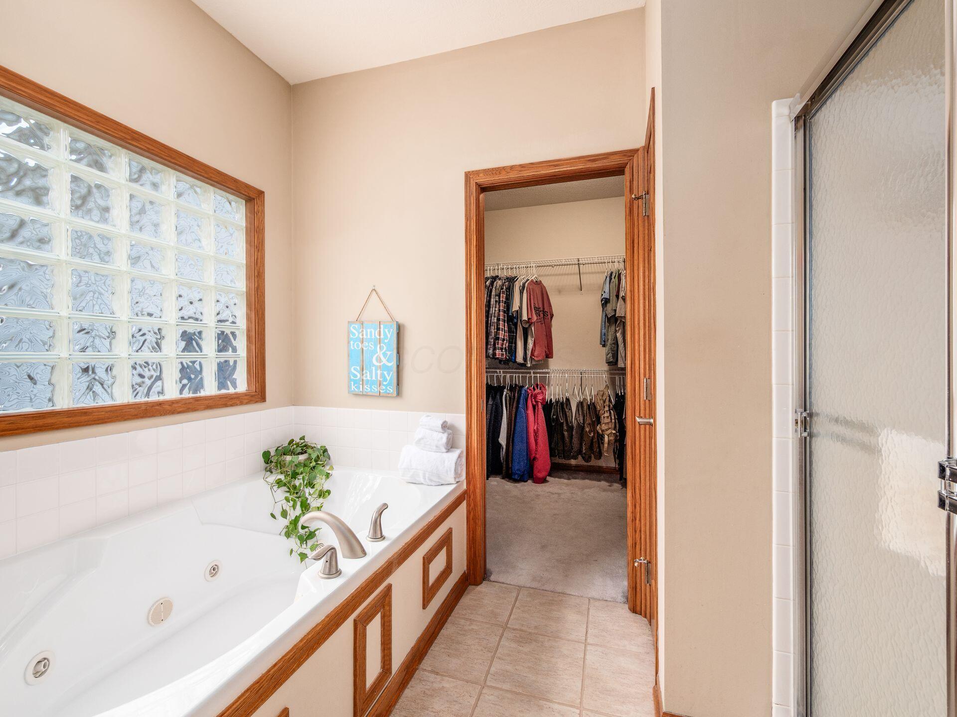 1397 Horseshoe Road Delaware, OH 43015 - Photo 28 of 64 Owner's Bath