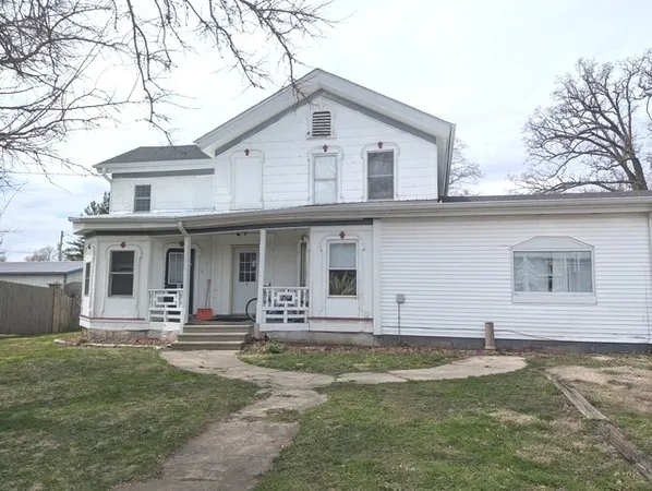 $180,000 | 302 South Ottawa Street, Earlville, IL 60518