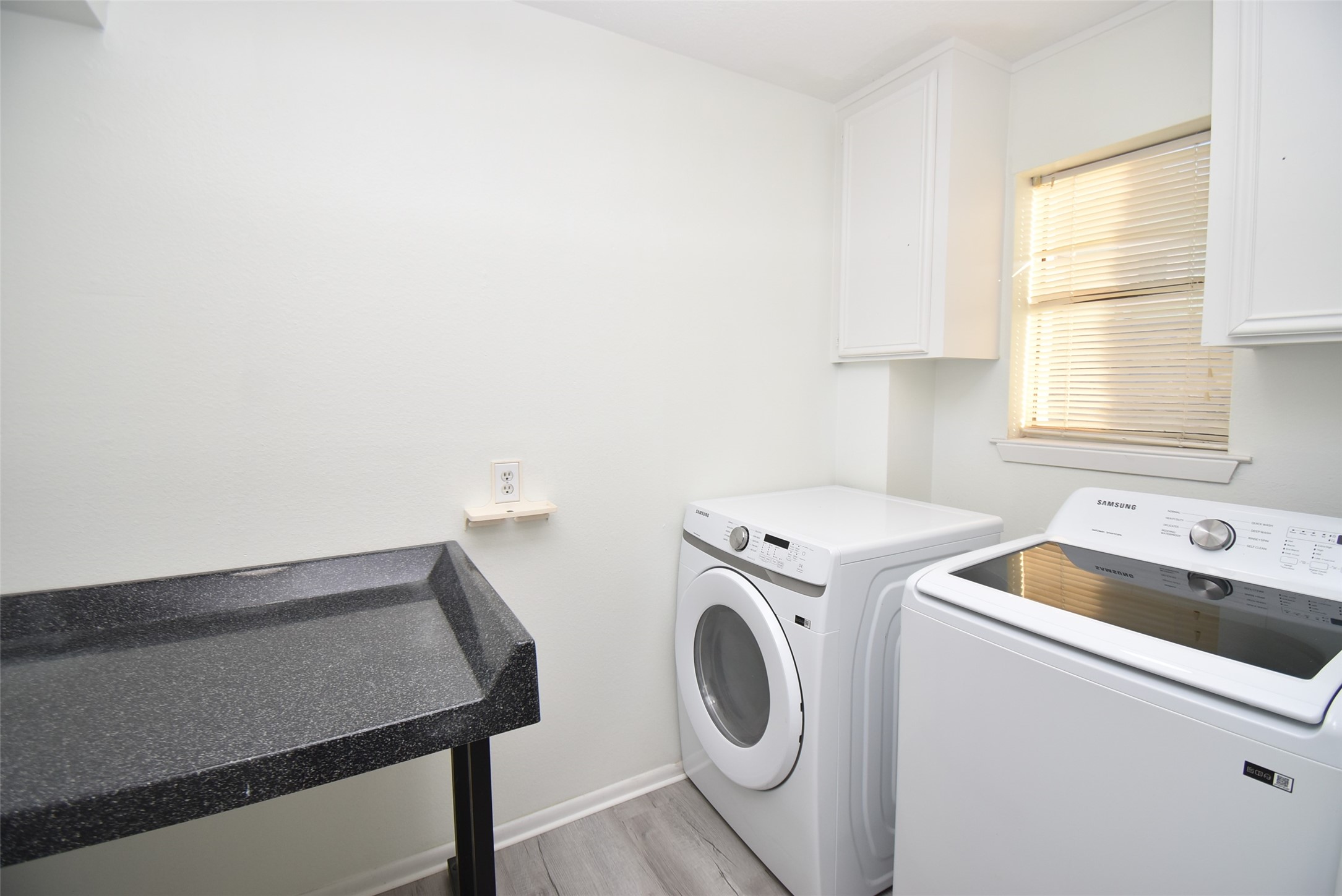 82 Harbor Lane Kemah, TX 77565 - Photo 12 of 33 a utility room with dryer and washer