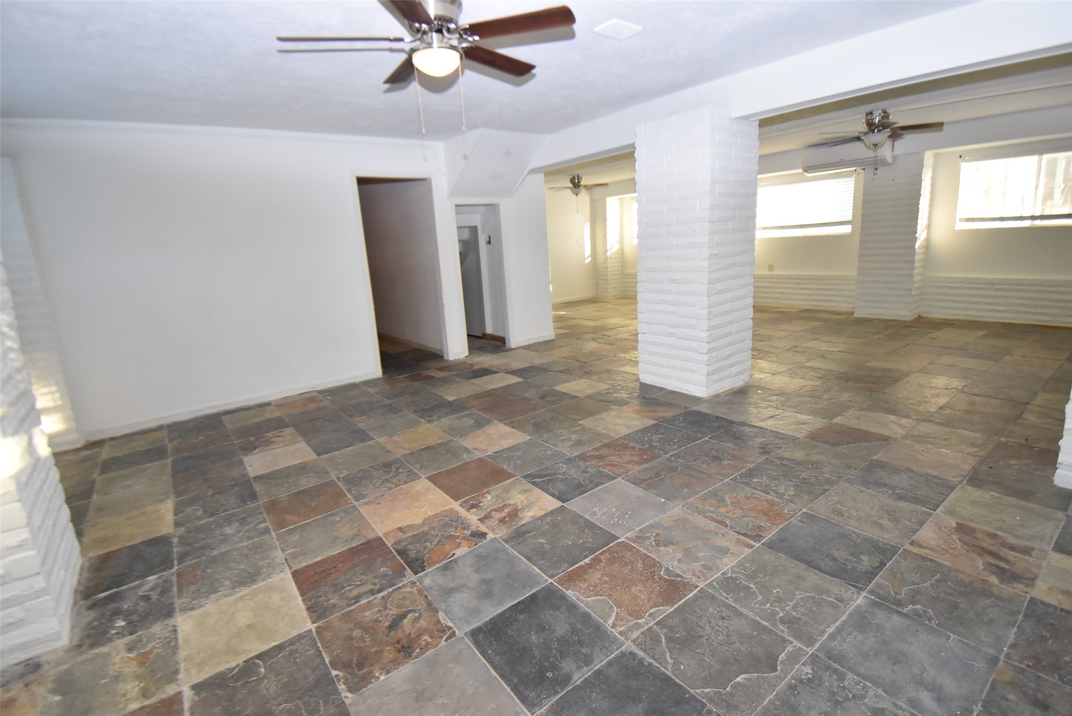 82 Harbor Lane Kemah, TX 77565 - Photo 29 of 33 a view of an empty room and window