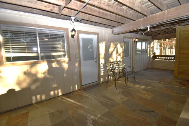 $3,100 | 82 Harbor Lane, Kemah, TX 77565