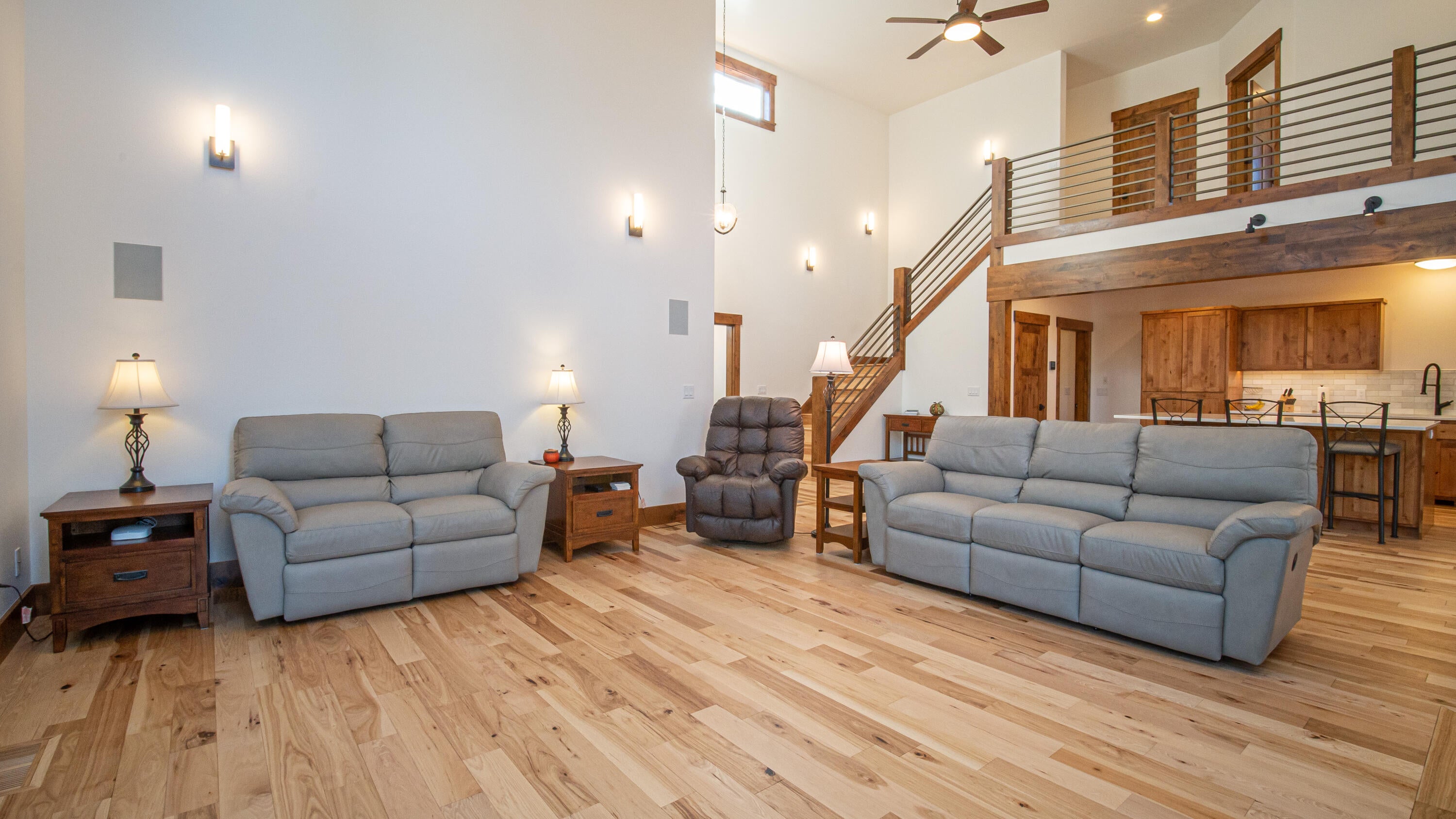 17201 Bakersfield Road Bend, OR 97707 - Photo 11 of 57 Great 20-foot-high ceilings