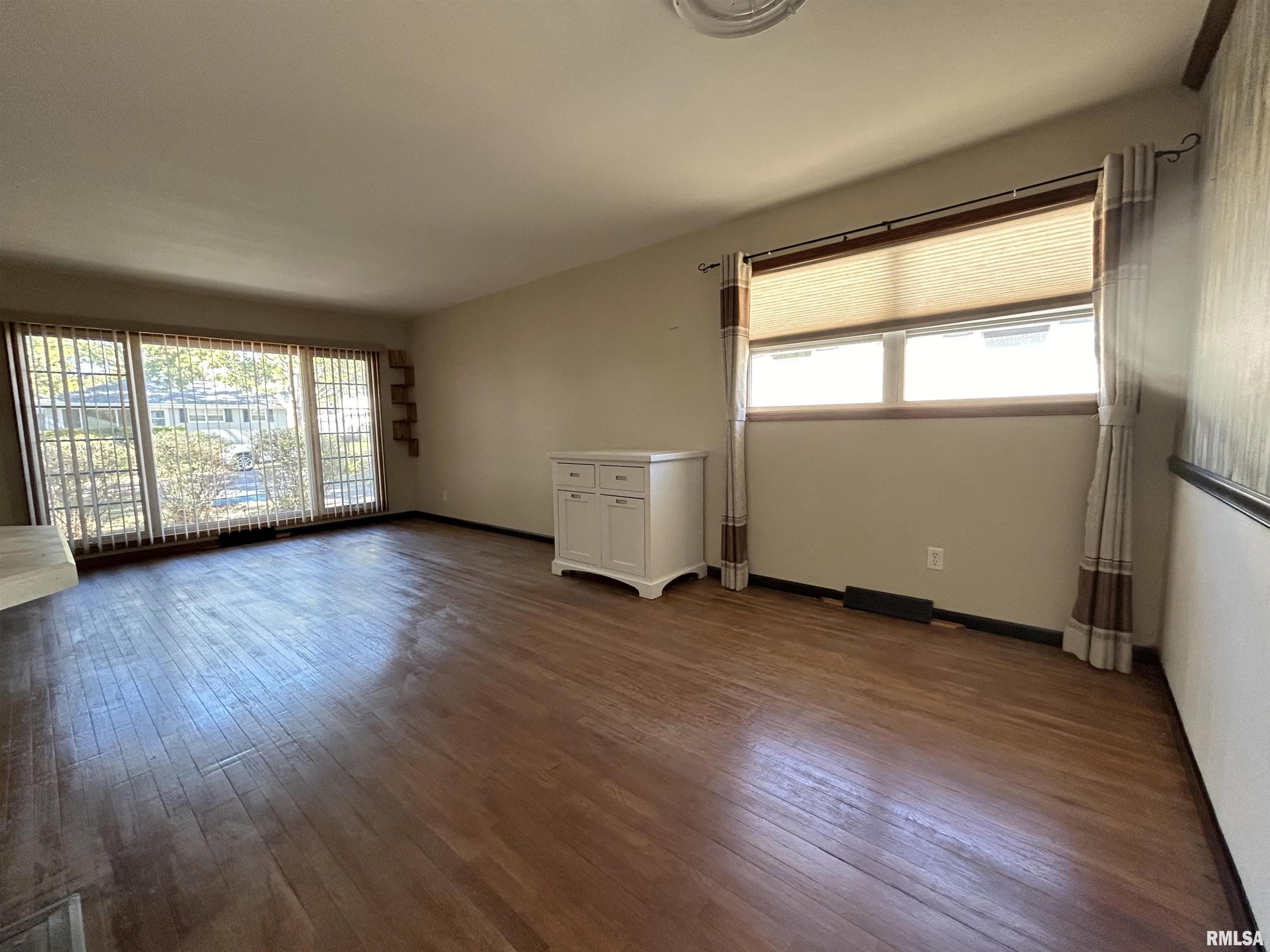 5426 North Ronald Road Peoria, IL 61614 - Photo 9 of 51 Gallery Image 9