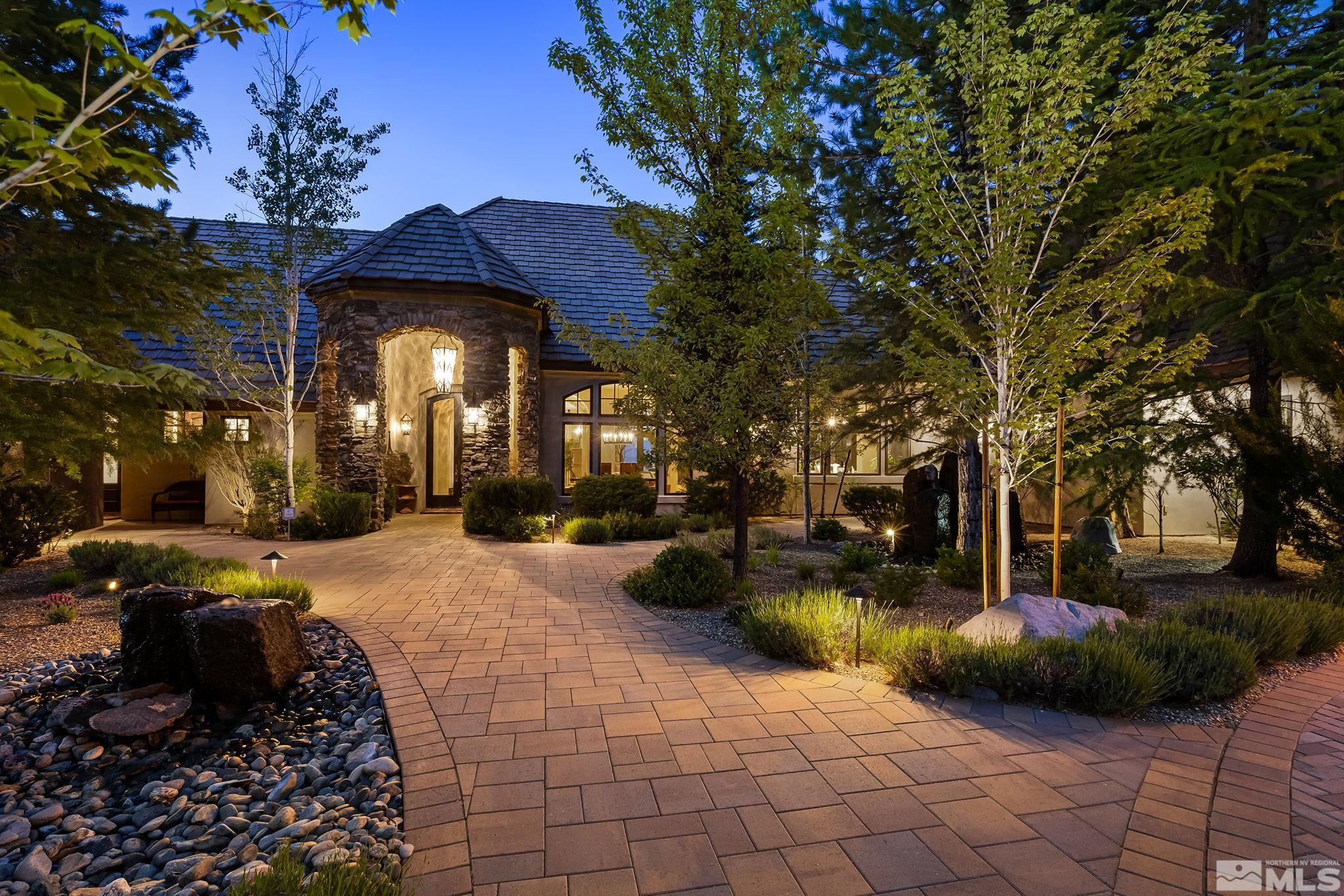 90 Hawken Road Reno, NV 89519 - Photo 4 of 40 a view of a backyard with sitting area