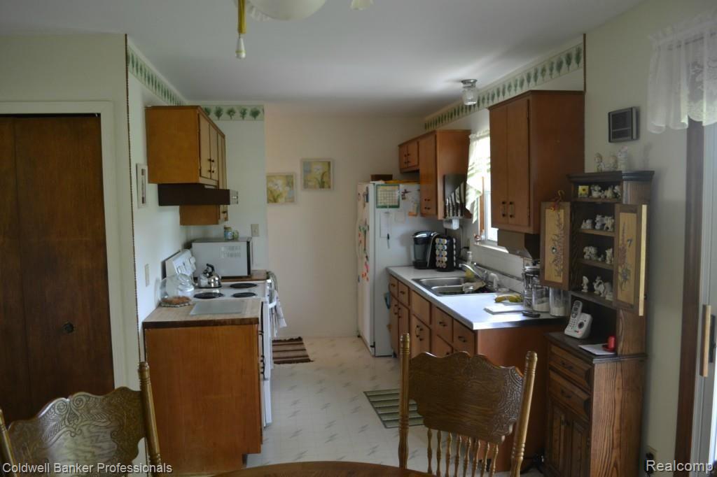 1939 Mayfield Road Lapeer, MI 48446 - Photo 16 of 23