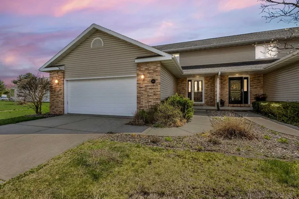 $349,900 | 1014 South Perry Parkway, Oregon, WI 53575