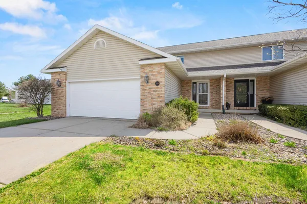 $349,900 | 1014 South Perry Parkway, Oregon, WI 53575