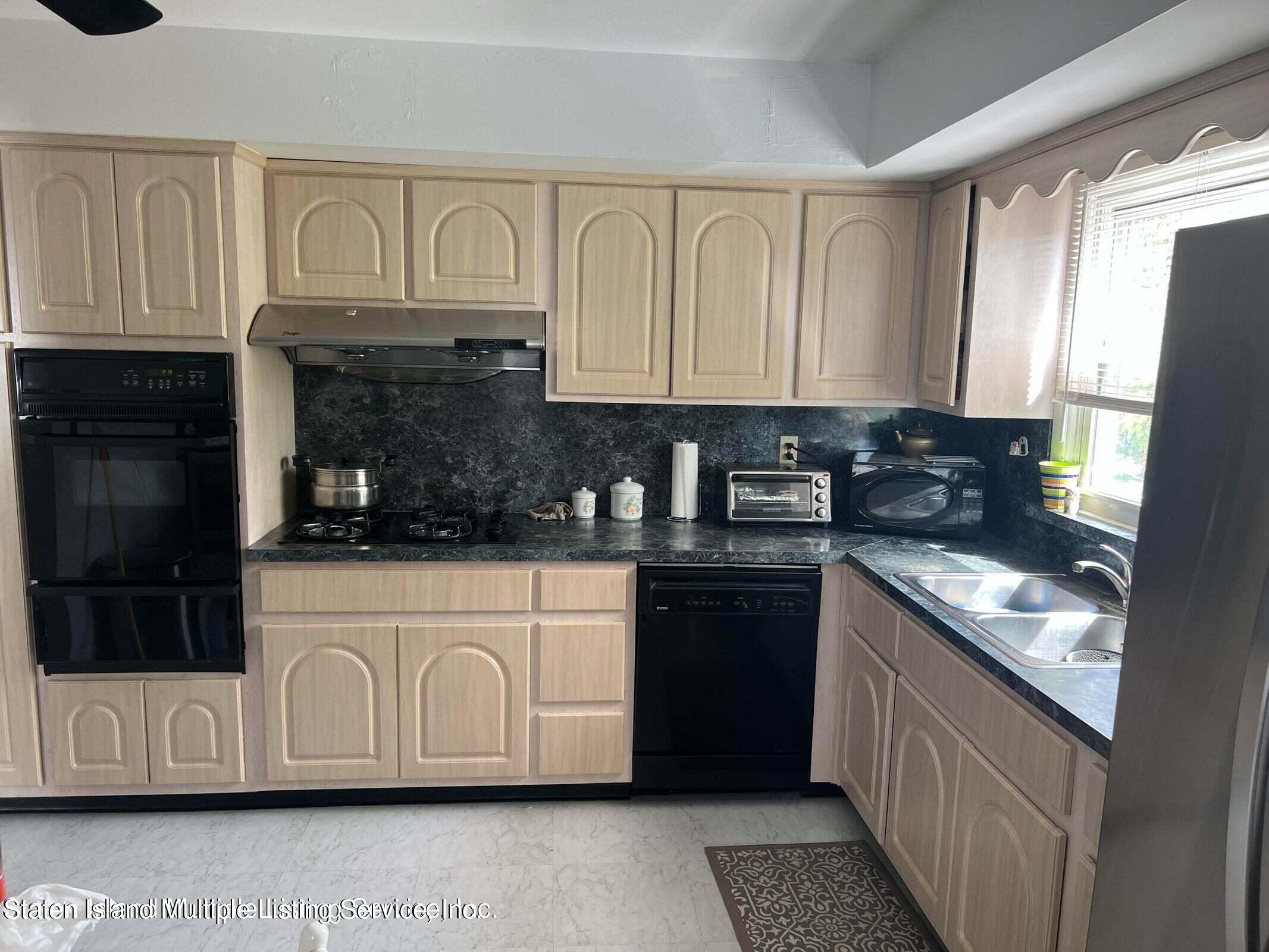 263 Getz Avenue Staten Island, NY 10312 - Photo 11 of 31 11