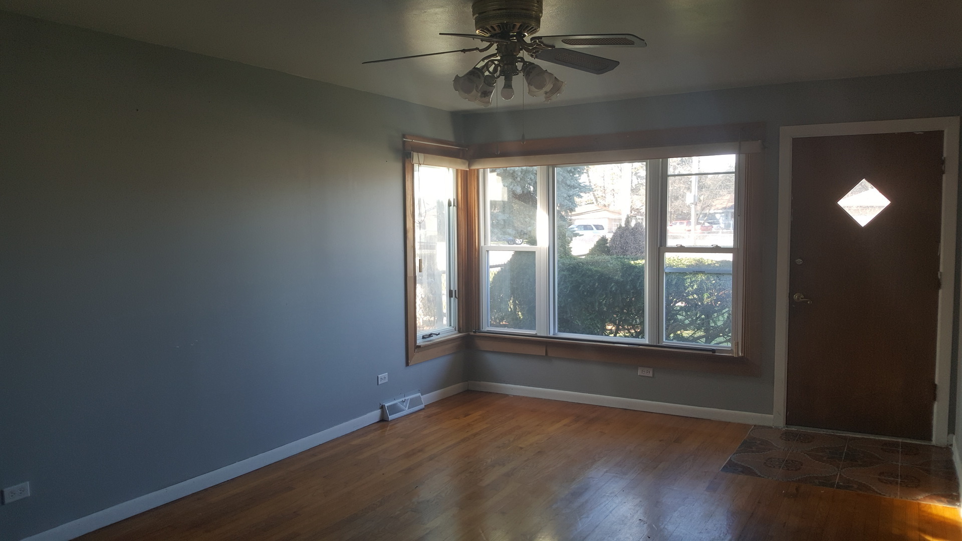 5209 State Road Burbank, IL 60459 - Photo 2 of 17