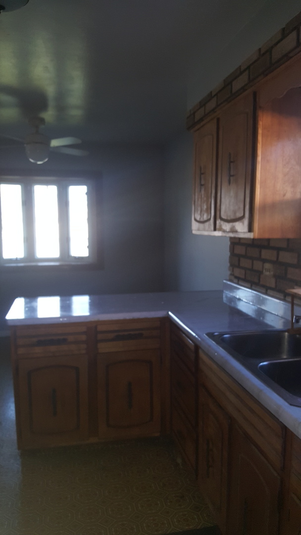 5209 State Road Burbank, IL 60459 - Photo 7 of 17