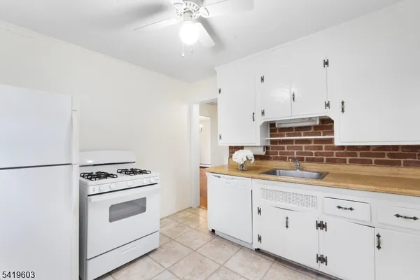 $550,000 | 92 Hickory Street, Dumont, NJ 07628