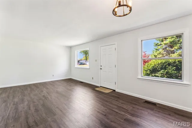 $215,000 | 7 Belmont Drive, St. Peters, MO 63376