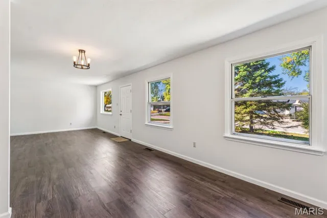 $215,000 | 7 Belmont Drive, St. Peters, MO 63376