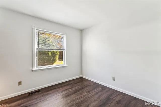 $215,000 | 7 Belmont Drive, St. Peters, MO 63376