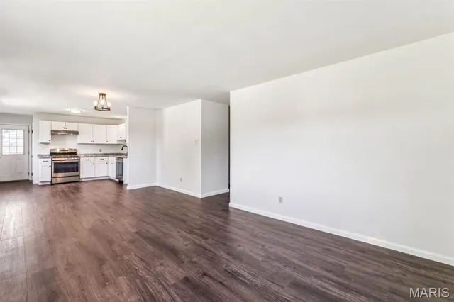 $215,000 | 7 Belmont Drive, St. Peters, MO 63376