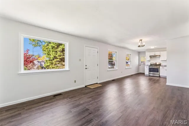 $215,000 | 7 Belmont Drive, St. Peters, MO 63376