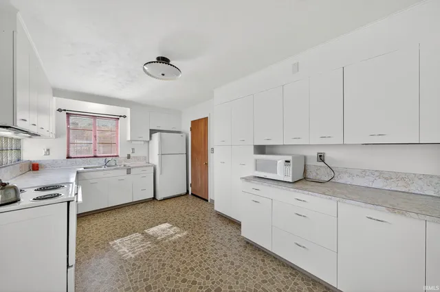 $234,900 | 231 North Ironwood Drive, South Bend, IN 46615