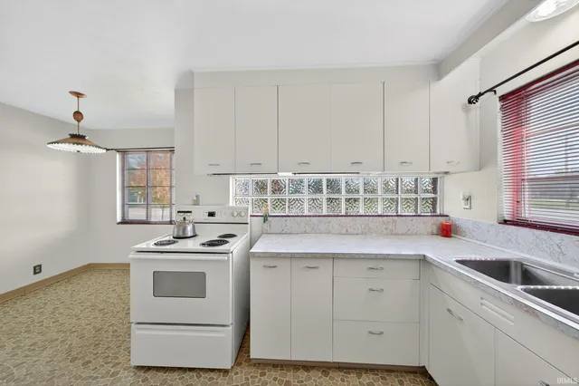 $234,900 | 231 North Ironwood Drive, South Bend, IN 46615