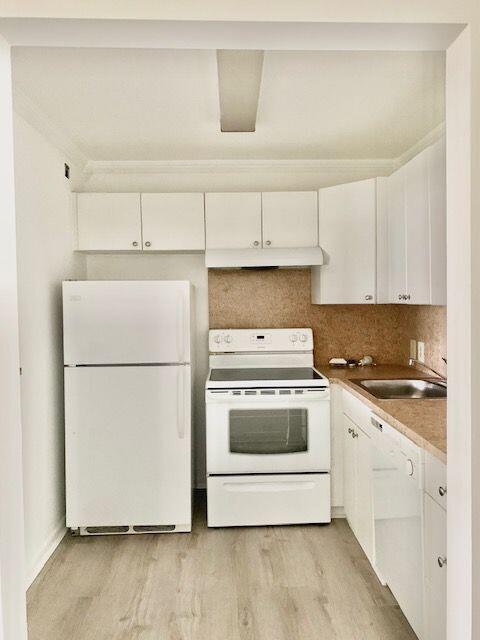 398 Mansfield I Boca Raton, FL 33434 - Photo 3 of 26 Kitchen