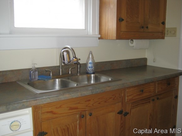 208 South English Avenue Springfield, IL 62704 - Photo 10 of 23 Gallery Image 10