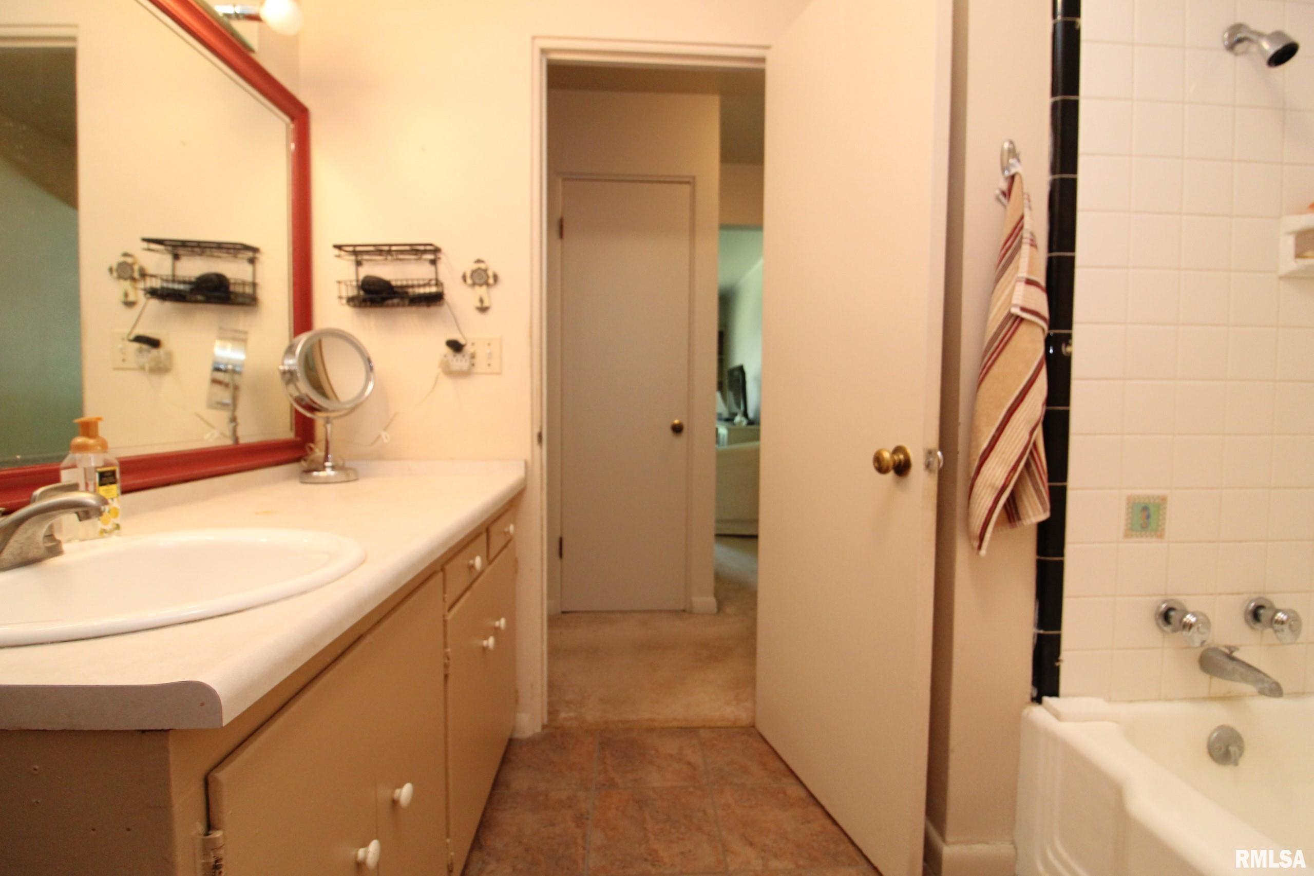 124 West Lyndale Road Peoria, IL 61614 - Photo 35 of 64 Gallery Image 35