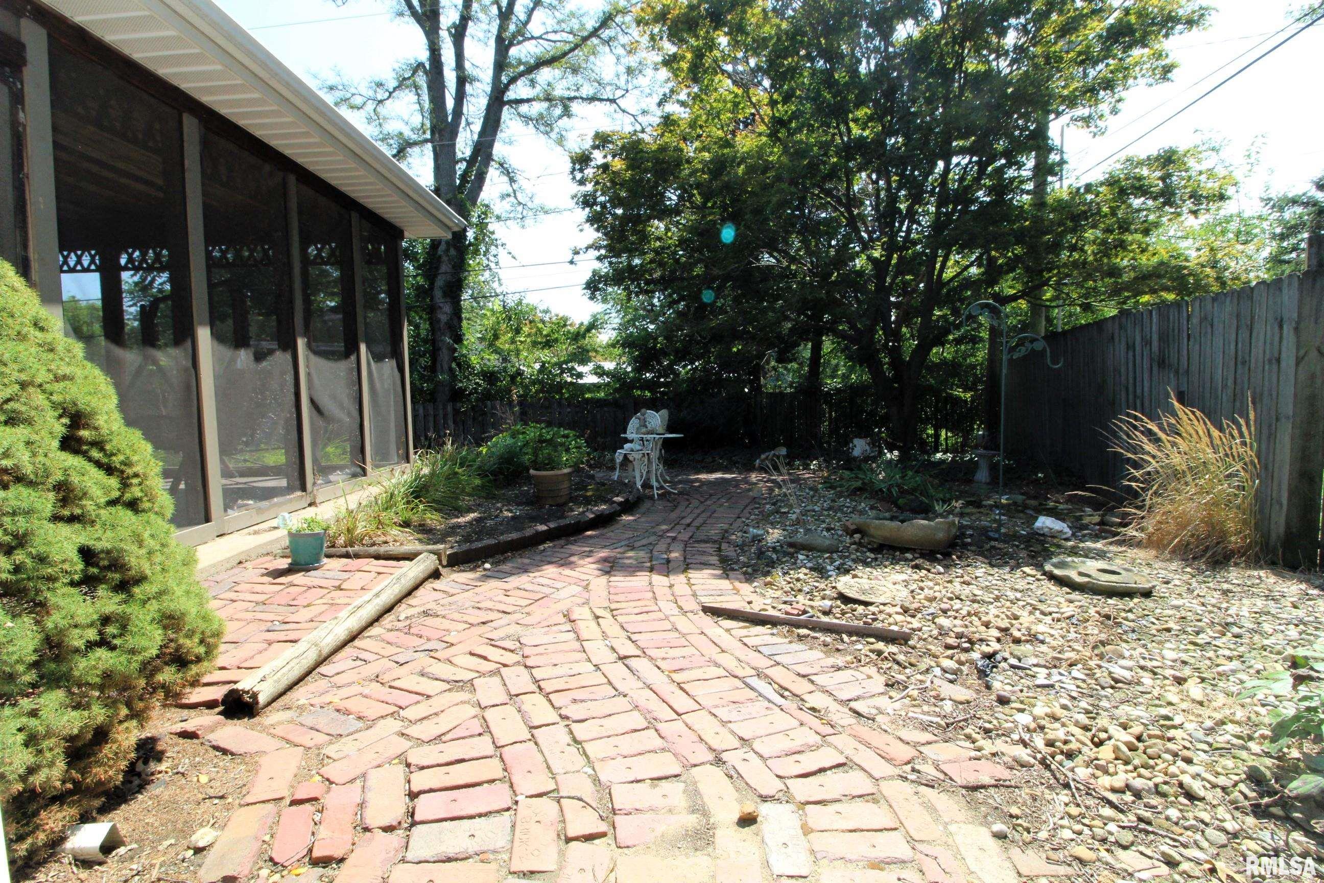 124 West Lyndale Road Peoria, IL 61614 - Photo 58 of 64 Gallery Image 58