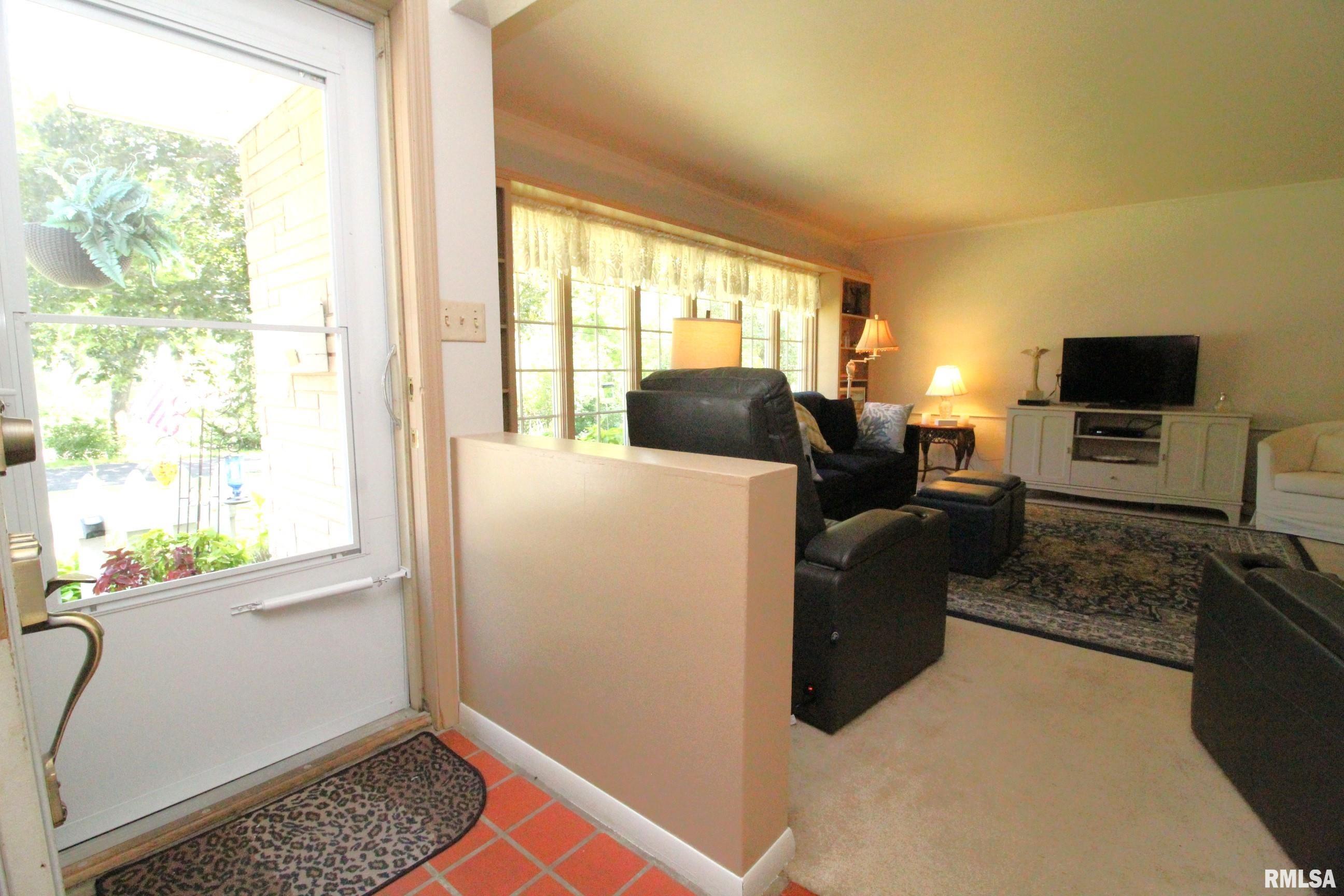 124 West Lyndale Road Peoria, IL 61614 - Photo 8 of 64 Gallery Image 8