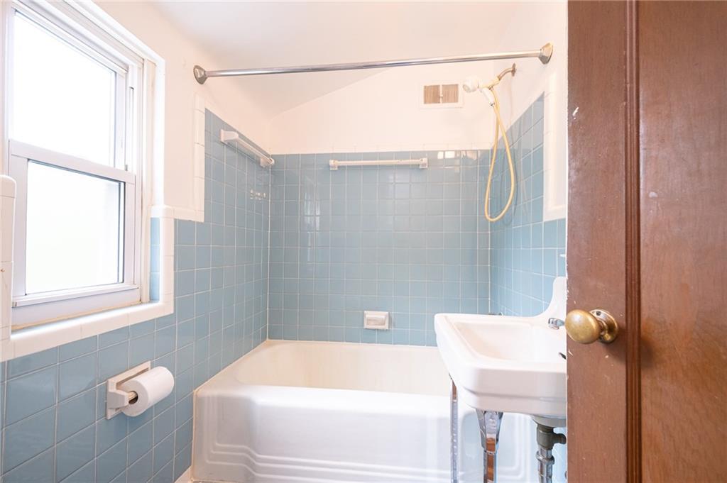 123 Oakridge Road Pittsburgh, PA 15237 - Photo 19 of 25 Gallery Image 19