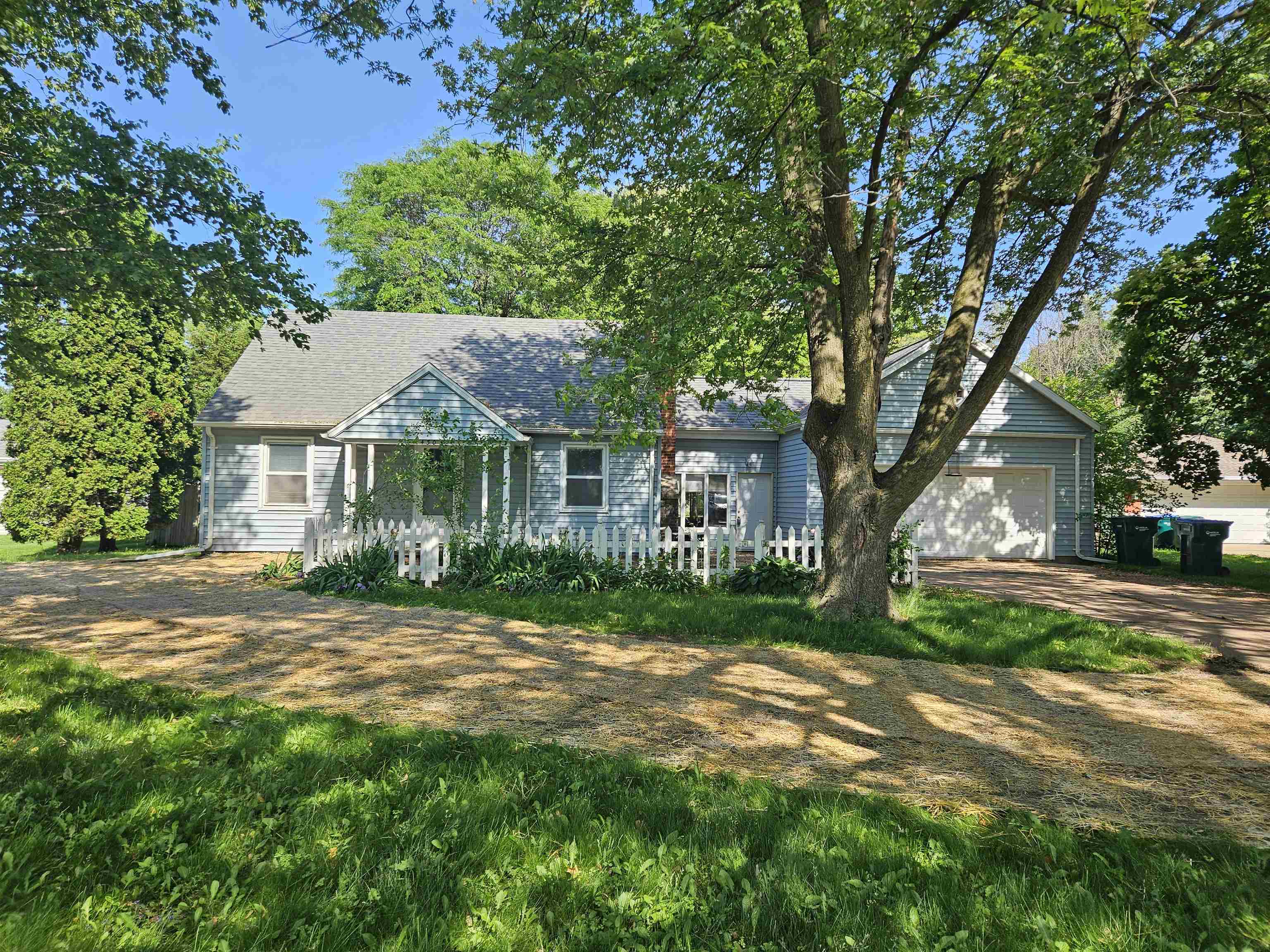 1430 South Van Dyke Road Appleton, WI 54914 - Photo 1 of 1 Gallery Image 1