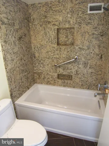 $2,450 | 5300 Holmes Run Parkway, Unit 1218, Alexandria, VA 22304