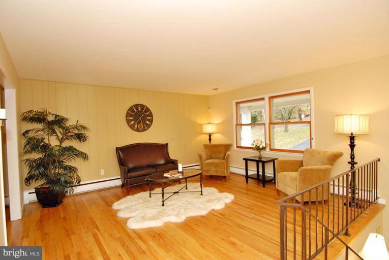 5221 Kerger Road Ellicott City, MD 21043 - Photo 3 of 19 Living Room