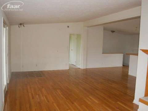 9465 East Bristol Road Davison, MI 48423 - Photo 10 of 22 20403064-9.JPG