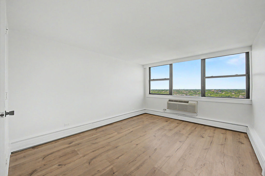 5740 North Sheridan Road, Unit 17C Chicago, IL 60660 - Photo 18 of 32