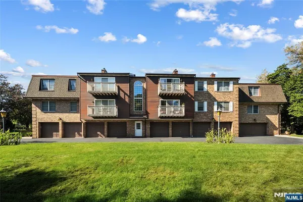 $3,300 | 70 Harristown Road, Unit 1, Fair Lawn, NJ 07410