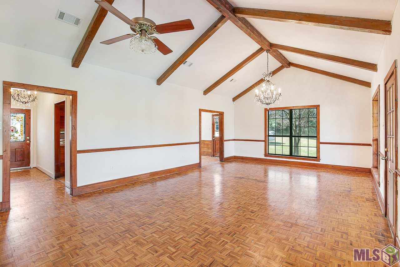 11529 Rue De Tonti Baton Rouge, LA 70810 - Photo 11 of 32 Dining and Gathering Rooms