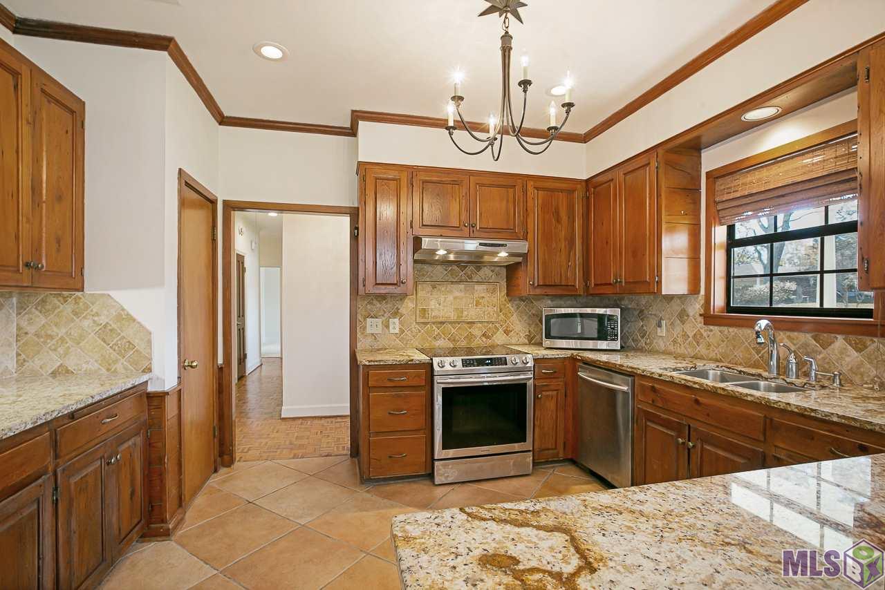 11529 Rue De Tonti Baton Rouge, LA 70810 - Photo 5 of 32 Pecky Cypress Cabinets