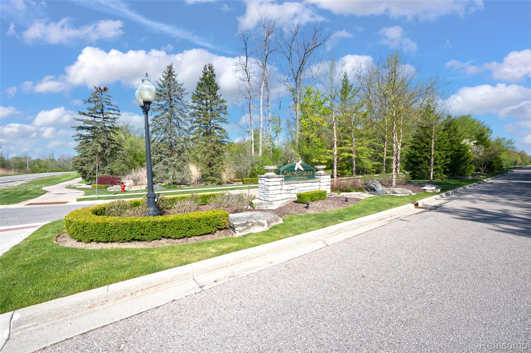 3805 Windingbrook Circle, Unit 22 Rochester, MI 48309 - Photo 63 of 63 Stone entrance monument featuring a residential sign