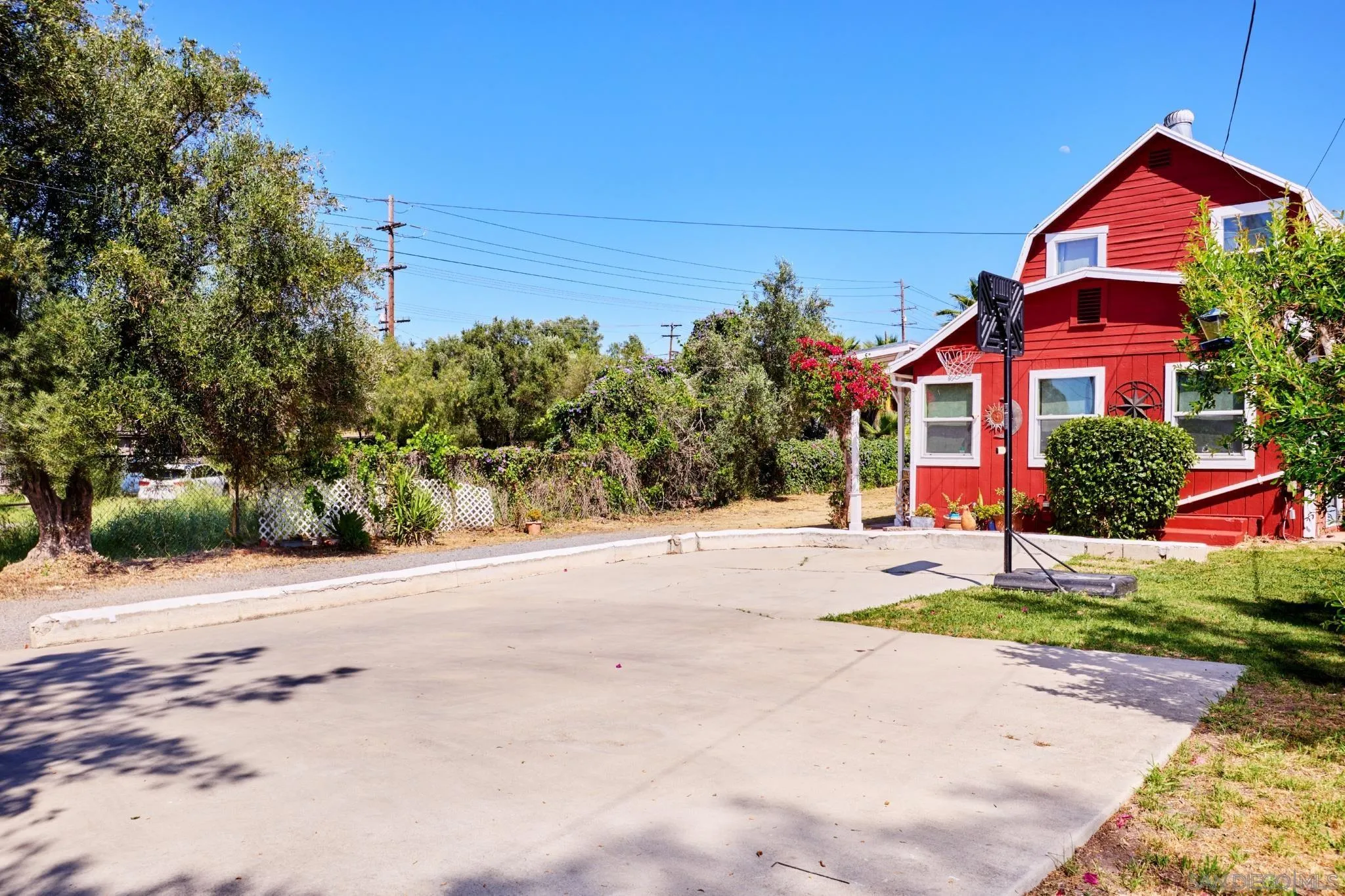 3043-45 Helix Street Spring Valley, CA 91977 - Photo 17 of 20 Parking