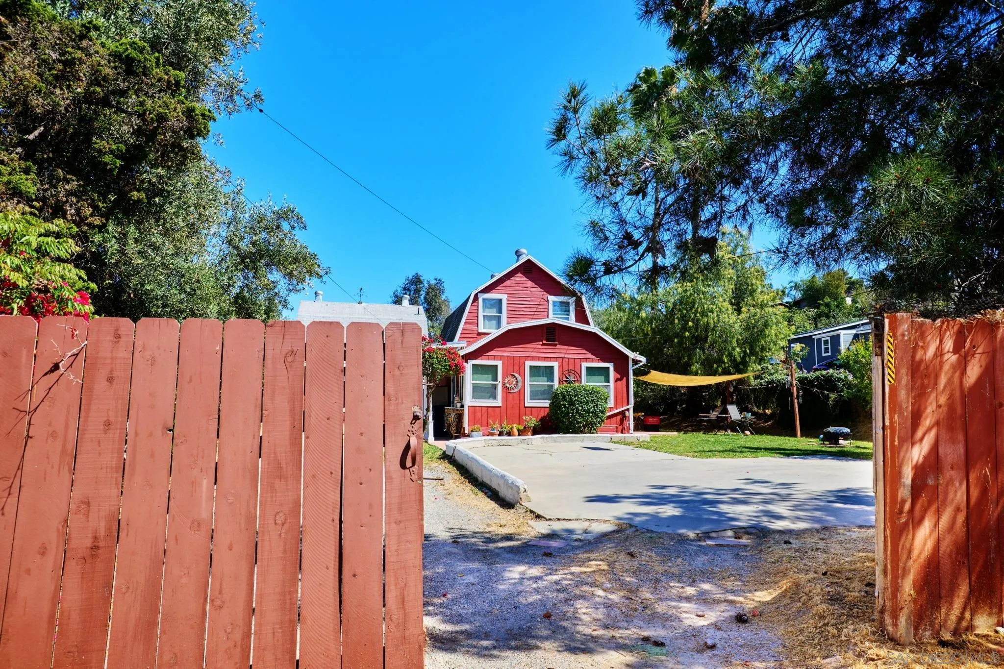 3043-45 Helix Street Spring Valley, CA 91977 - Photo 5 of 20 Entry