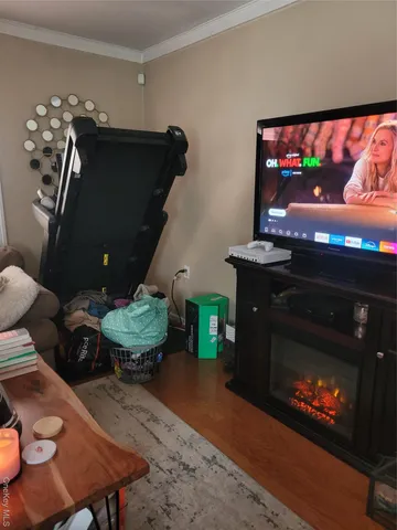 $575,000 | 12 Garland Lane, Westbury, NY 11590