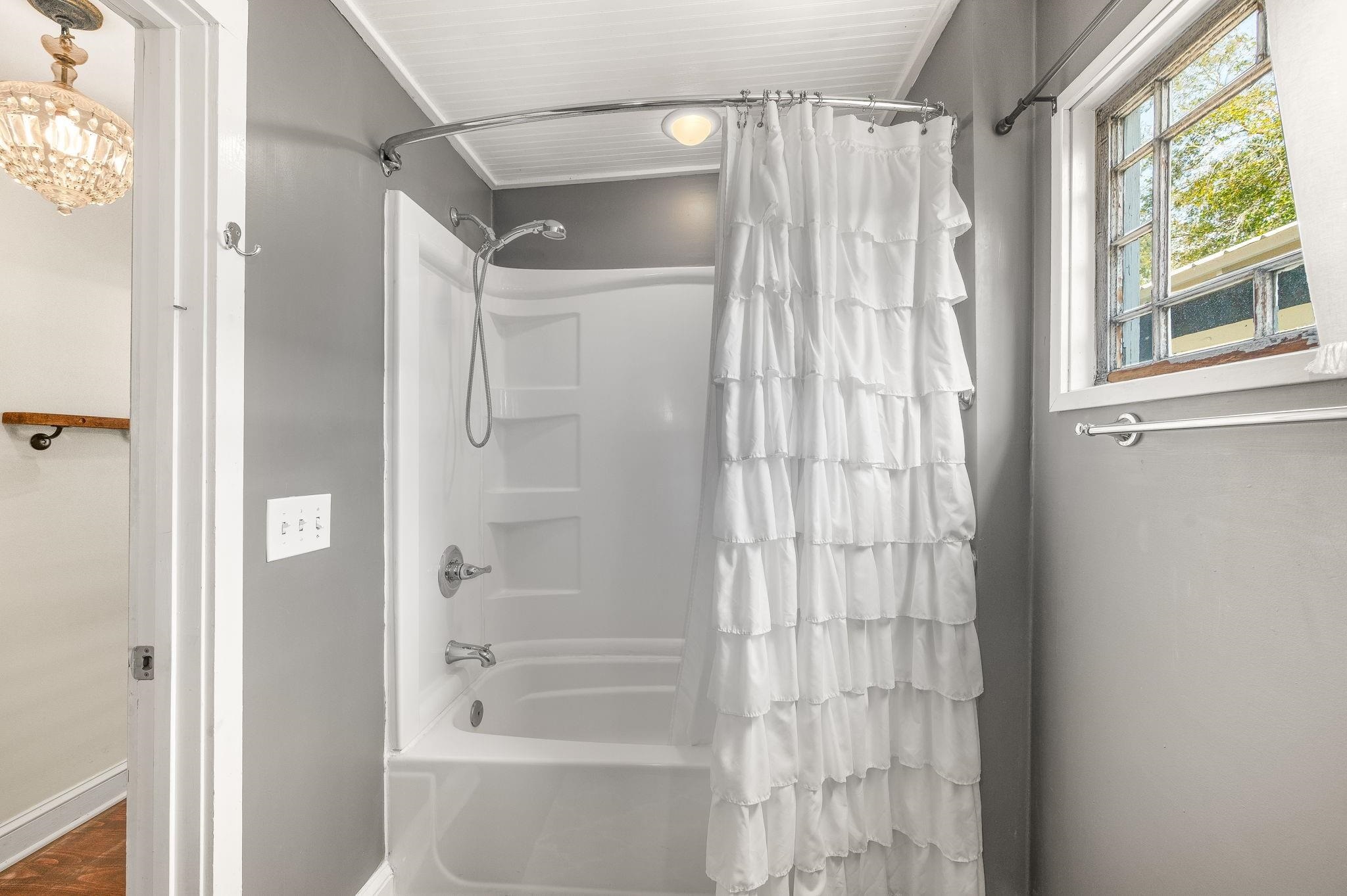 73 Kings Ferry Way St. Augustine, FL 32084 - Photo 42 of 71 a bathroom with a shower and a tub