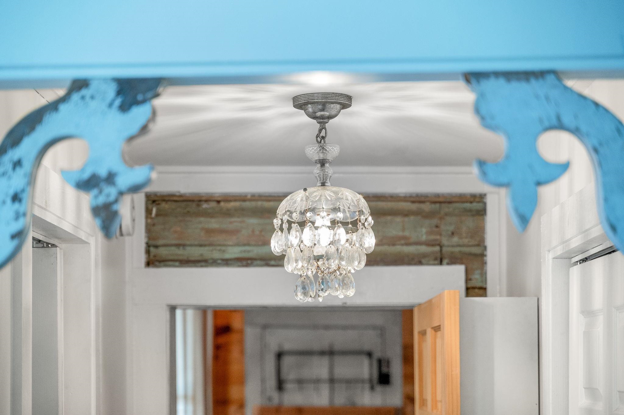 73 Kings Ferry Way St. Augustine, FL 32084 - Photo 52 of 71 a vase of flowers sitting on a table