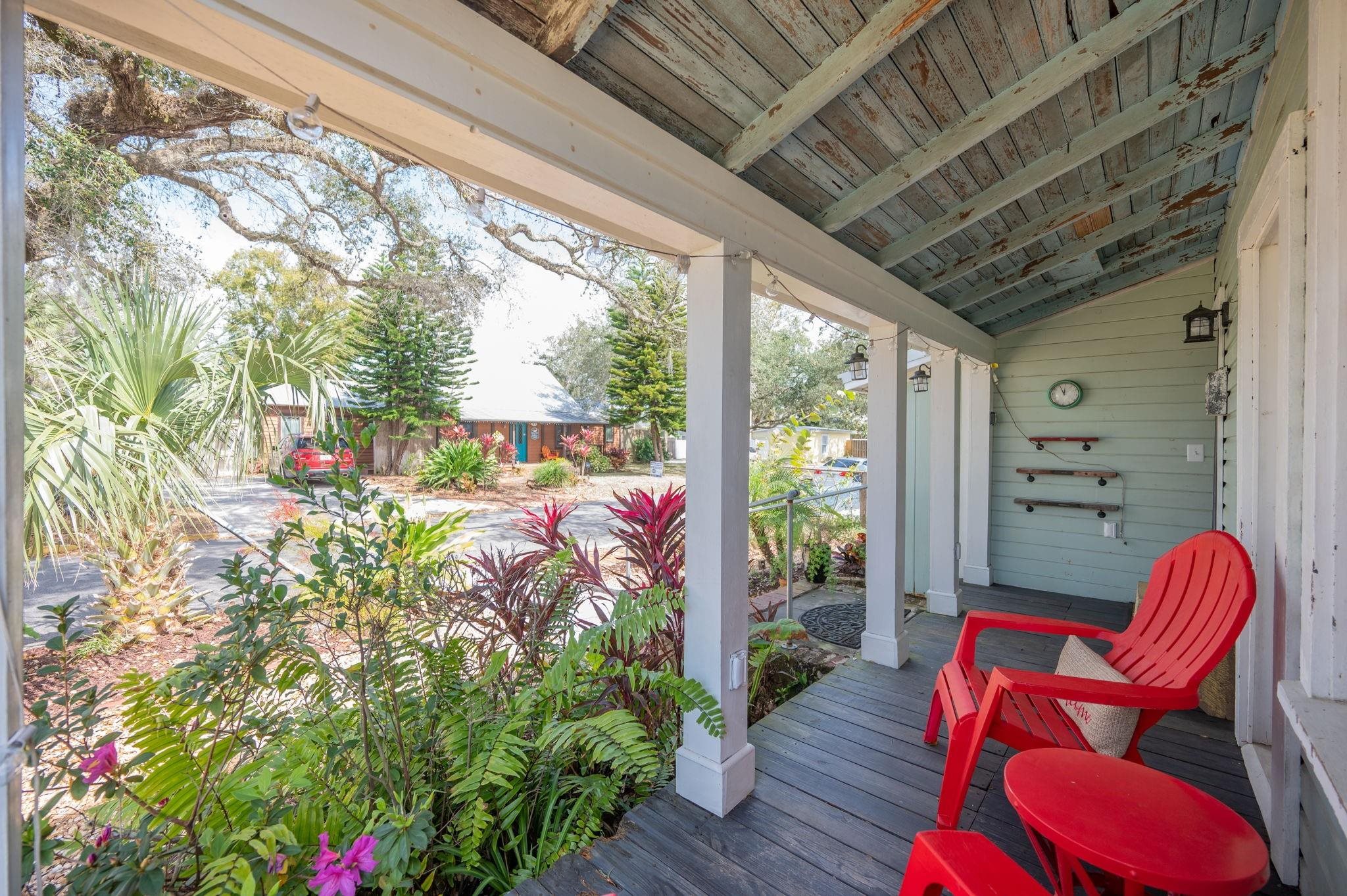 73 Kings Ferry Way St. Augustine, FL 32084 - Photo 64 of 71 a living room filled with furniture and a potted plant