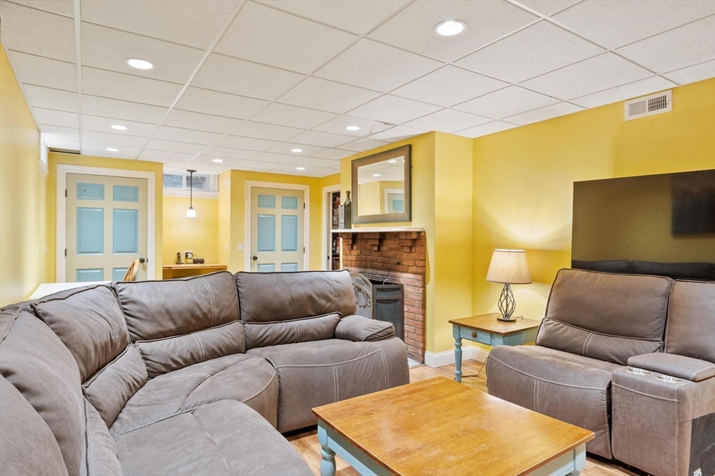 289 Sterling Road Lancaster, MA 01523 - Photo 30 of 39