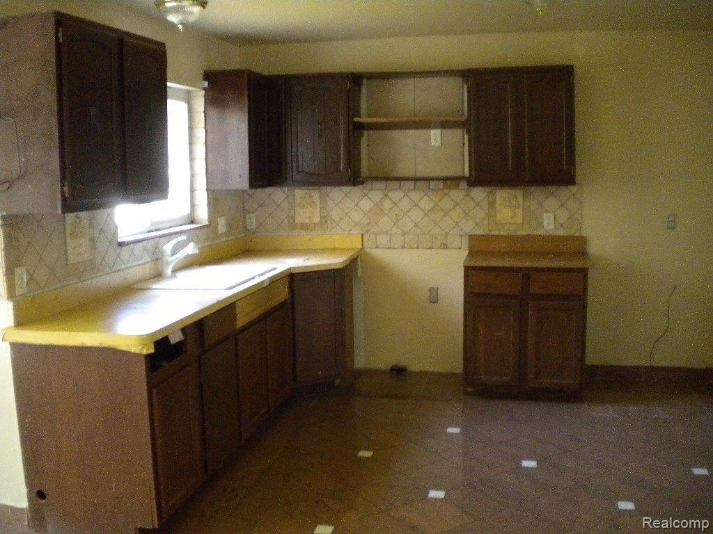 27989 West 11 Mile Road Farmington, MI 48336 - Photo 8 of 9 kitchen.jpg