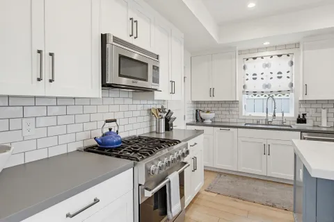 $2,949,999 | 835 Beryl Street, San Diego, CA 92109