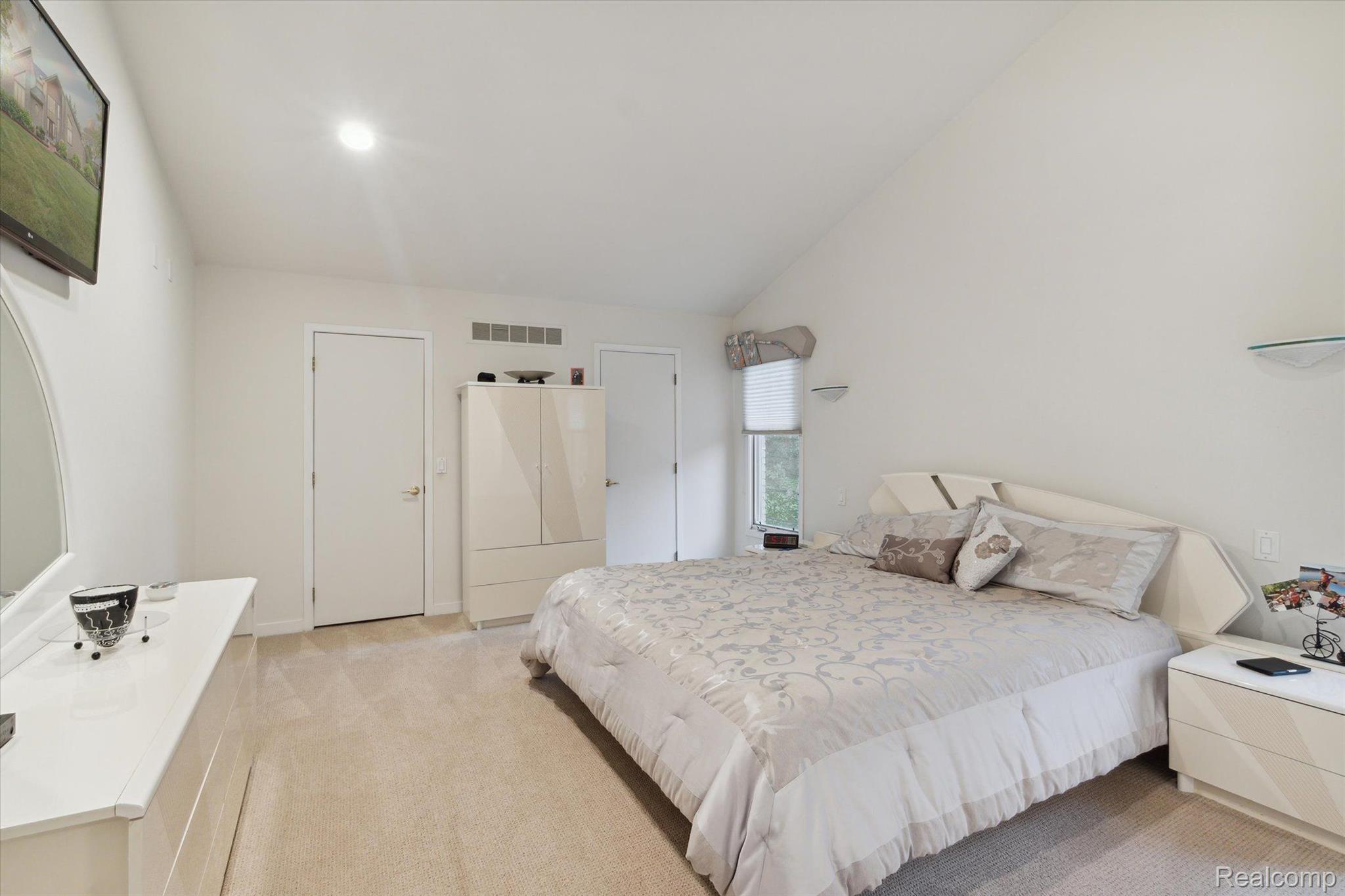 18887 Van Road Livonia, MI 48152 - Photo 28 of 78 Gallery Image 28