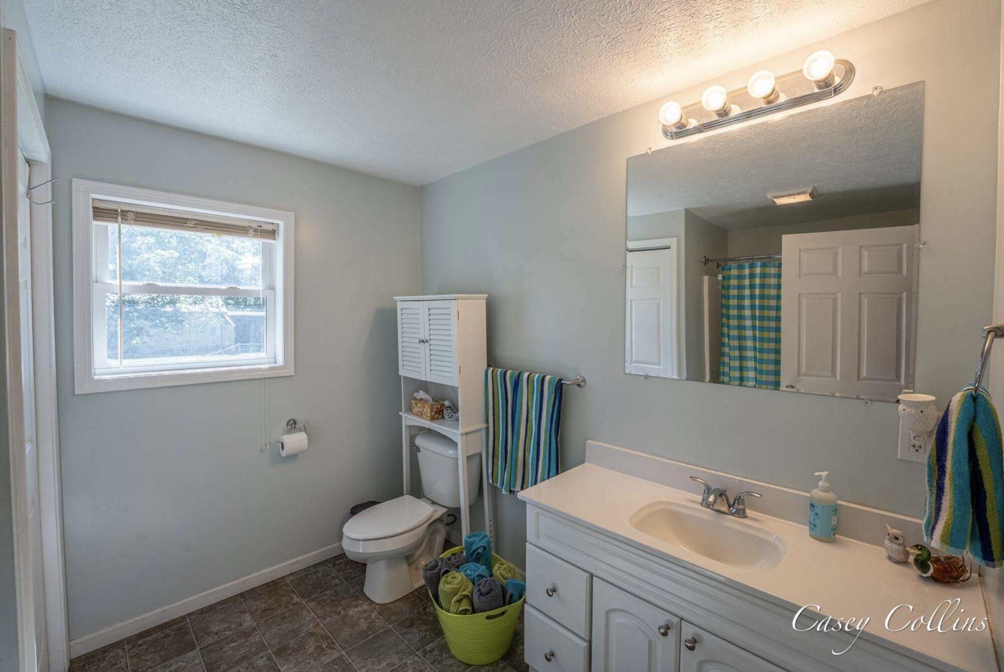 1811 Jefferson Road Otsego, MI 49078 - Photo 18 of 39 Main bath
