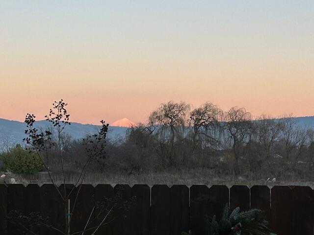 1653 Thomas Road Medford, OR 97501 - Photo 6 of 54 Sunrise