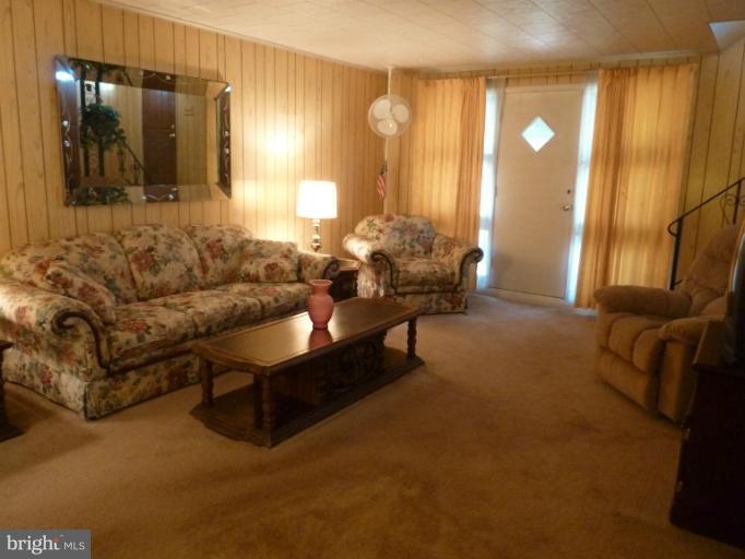4812 Midline Road Baltimore, MD 21206 - Photo 1 of 21 Living Room